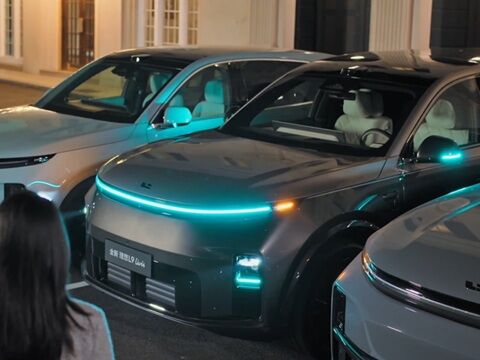 中国で自動運転時ブルーライト、普及し過ぎて光害化の苦情多発のキャプチャー