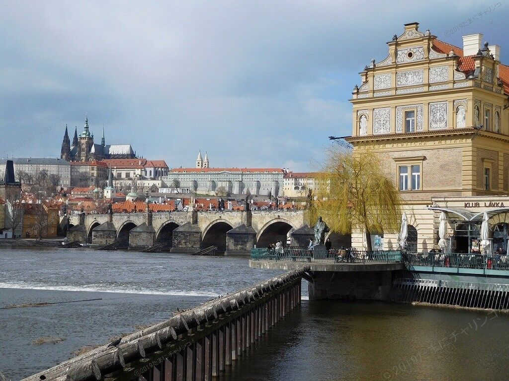 2ﾌﾟﾗﾊ 城外 ｶﾚﾙ橋 旧市街地へ たまにチャリンコ