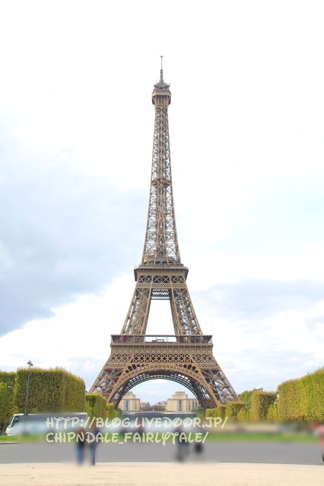 パリ市内からディズニーランドパリへ Disneyと共に生きる チップとデールと共に