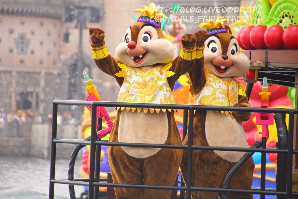 バナナしてきたのはいいけれど Disneyと共に生きる チップとデールと共に