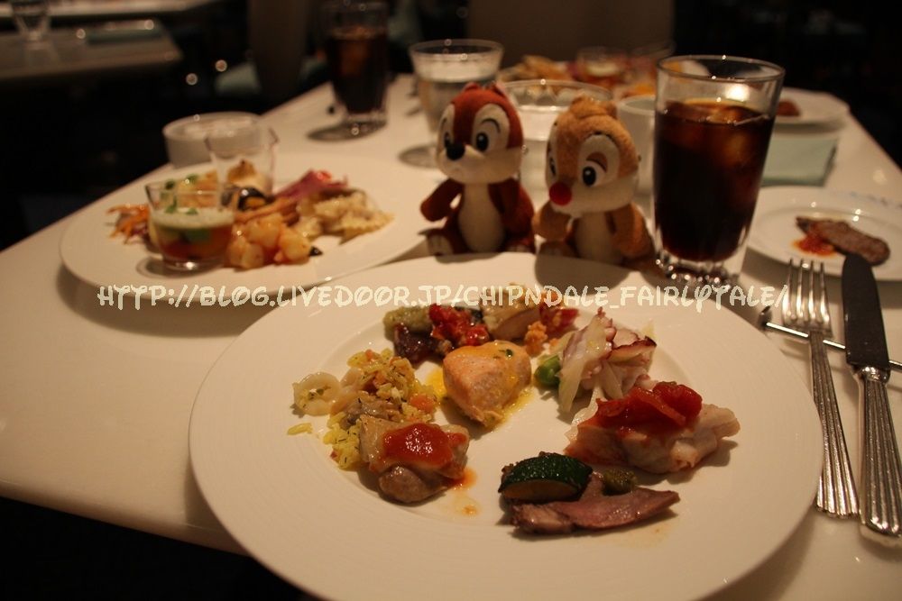 オチェーアノでブッフェ ディズニー サマーフェズティバル Disneyと共に生きる チップとデールと共に