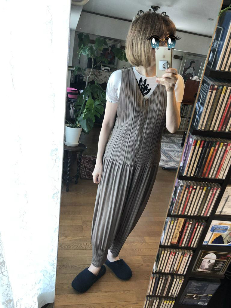 【フラッフィ】 PLEATS PLEASE ISSEY MIYAKE - プリーツプリーズ フラッフィ ジャンプスーツ 美品 黒 つなぎ