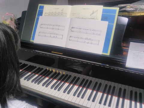 初見の練習です ちさ音楽教室 尼崎市のピアノ エレクトーン リトミック教室