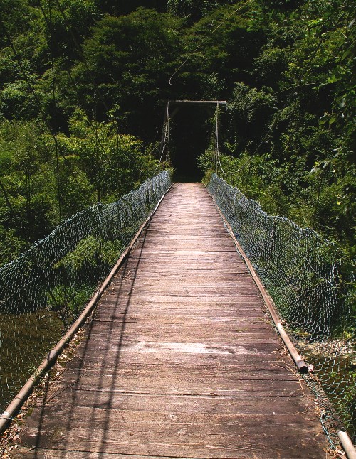 山の吊り橋