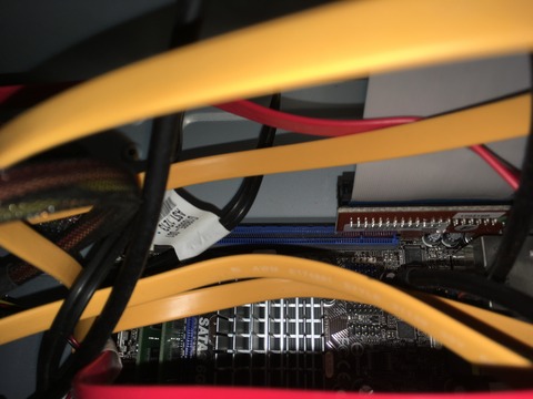 IDEケーブルを差す