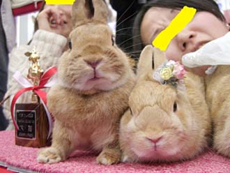 うしろに危険人物が〜w