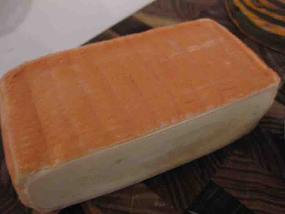表面が見事なネトネト感とオレンジ色のむっちり ねっちりした食感のチーズ Maroilles Aoc Aop 心に美味しい食べ物探し