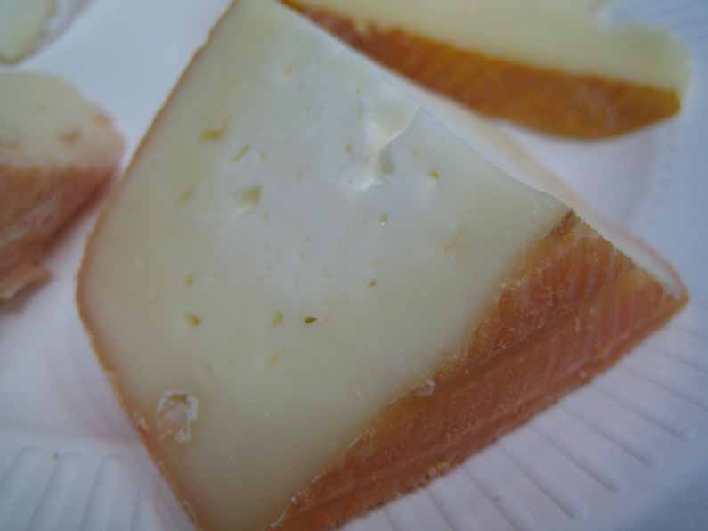 マロワール村の修道院で古くから作られている 個性的なウオッシュチーズ Maroilles Aoc 心に美味しい食べ物探し