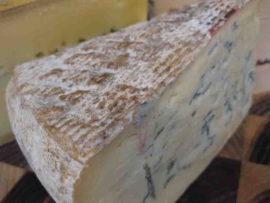 長い名前ですが とても個性的でナッティな山の青カビチーズ Bleu Du Vercors Sassenage Aoc Aop 心に美味しい食べ物探し 長い名前ですが とても個性的でナッティな山の青カビチーズ Bleu Du Vercors Sassenage Aoc Aop 心に美味しい食べ物探し