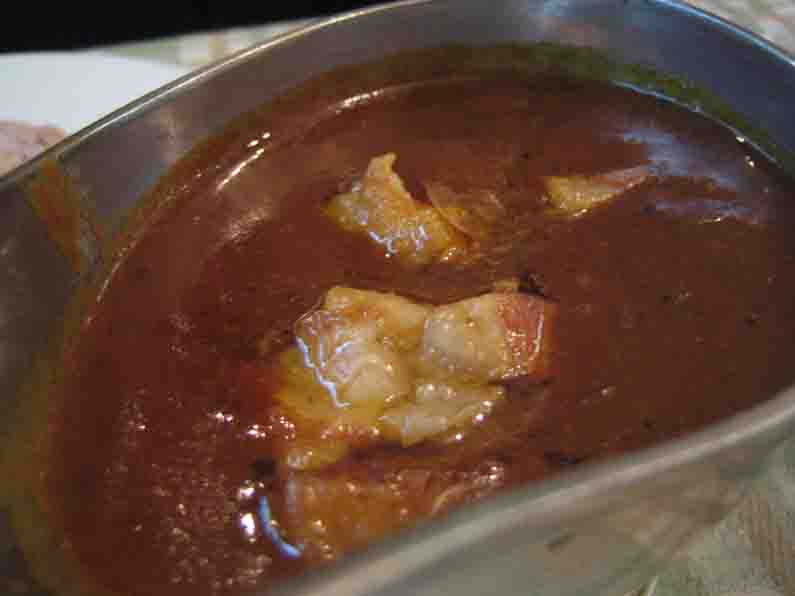 相変わらず怪しい外観と店内 創作意欲旺盛な新作にチャレンジ 欧風カレー プティフ 心に美味しい食べ物探し