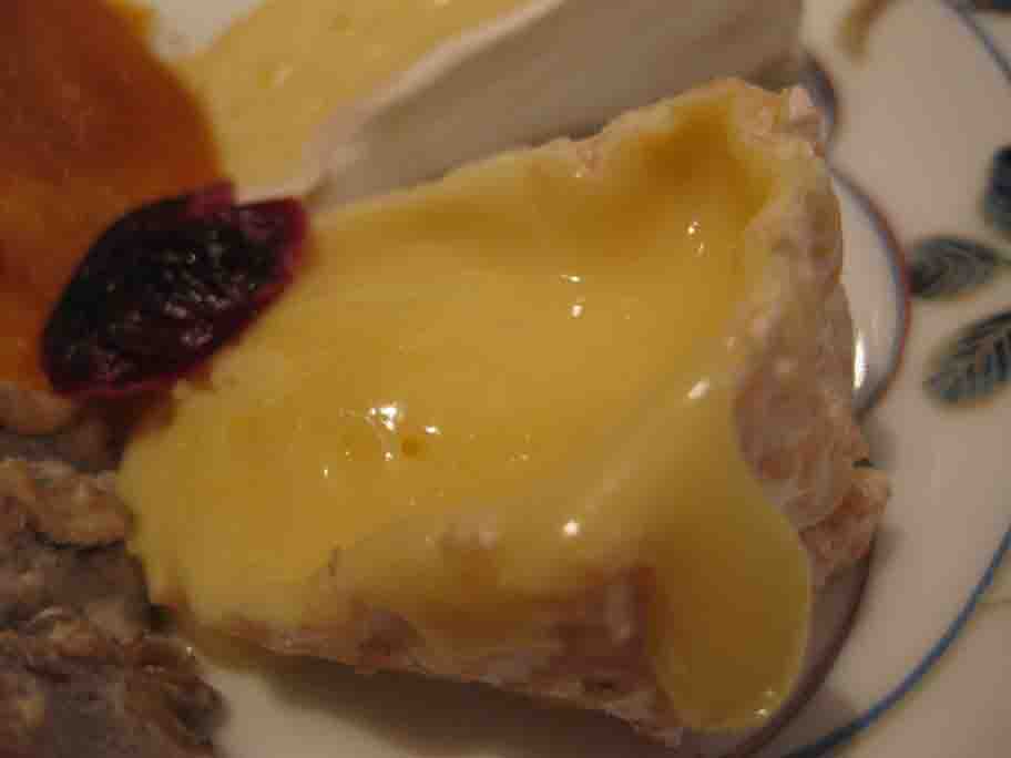 無殺菌乳製のカマンベールと殺菌乳製カマンベールの違いを探求してみる@@Camembert de Normandie(AOC/AOP) VS Camembert Pasteurise(non-AOC/AOP) : 心に美味しい食べ物探し