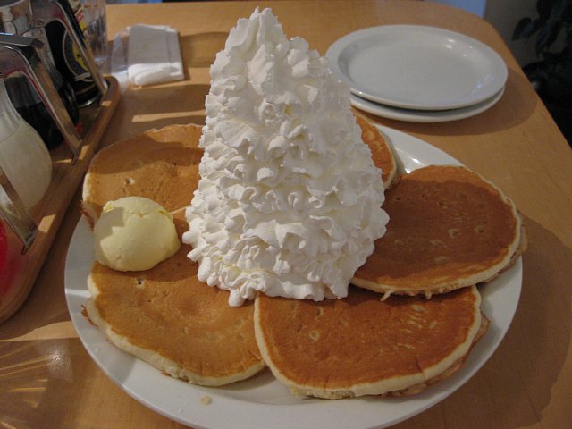 またまた年始から並んでしまった てんこ盛りクリームのパンケーキ Eggs N Things エッグスンシングス 心に美味しい食べ物探し