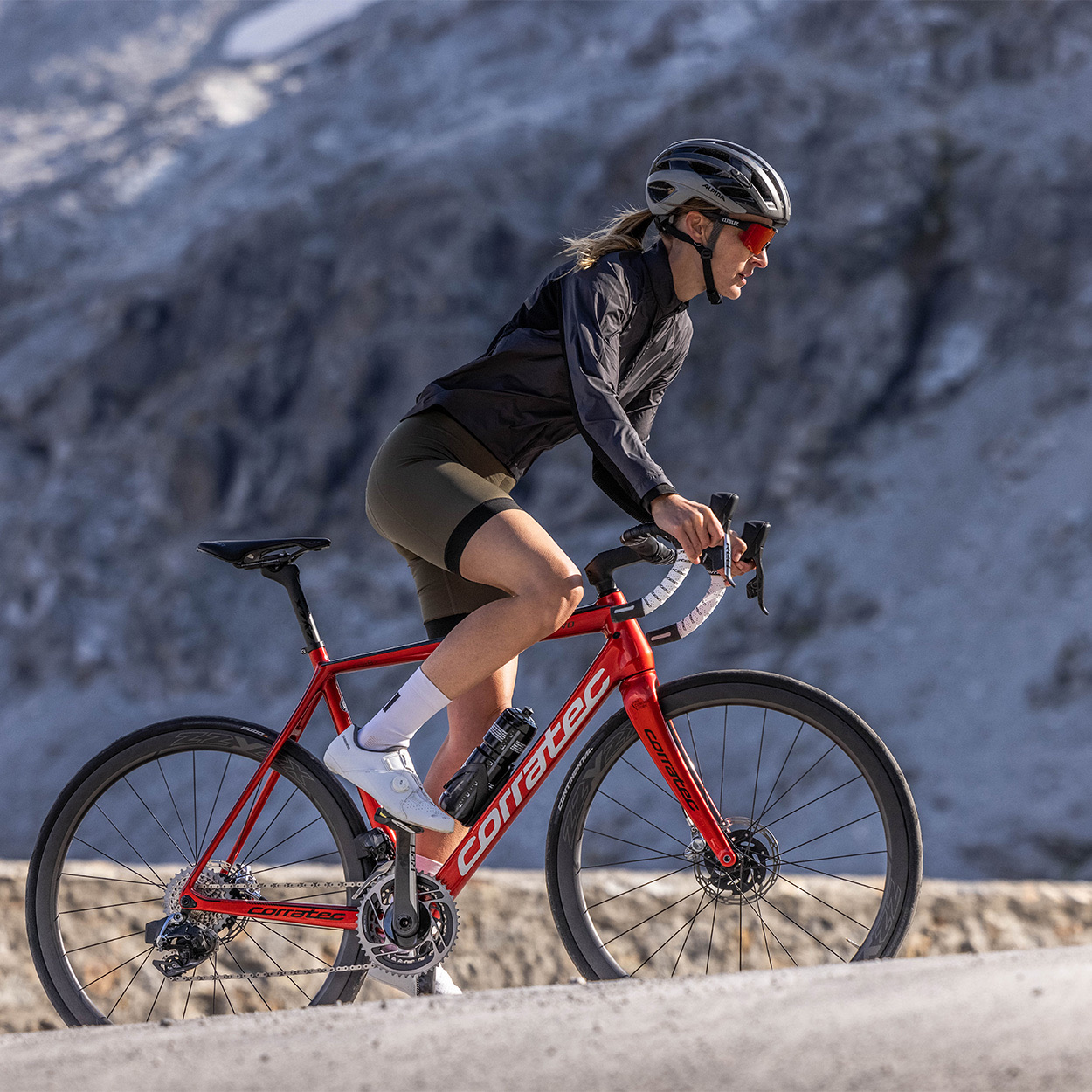 2022モデル】CORRATEC CCT EVO ケーブルフル内装にアップデート