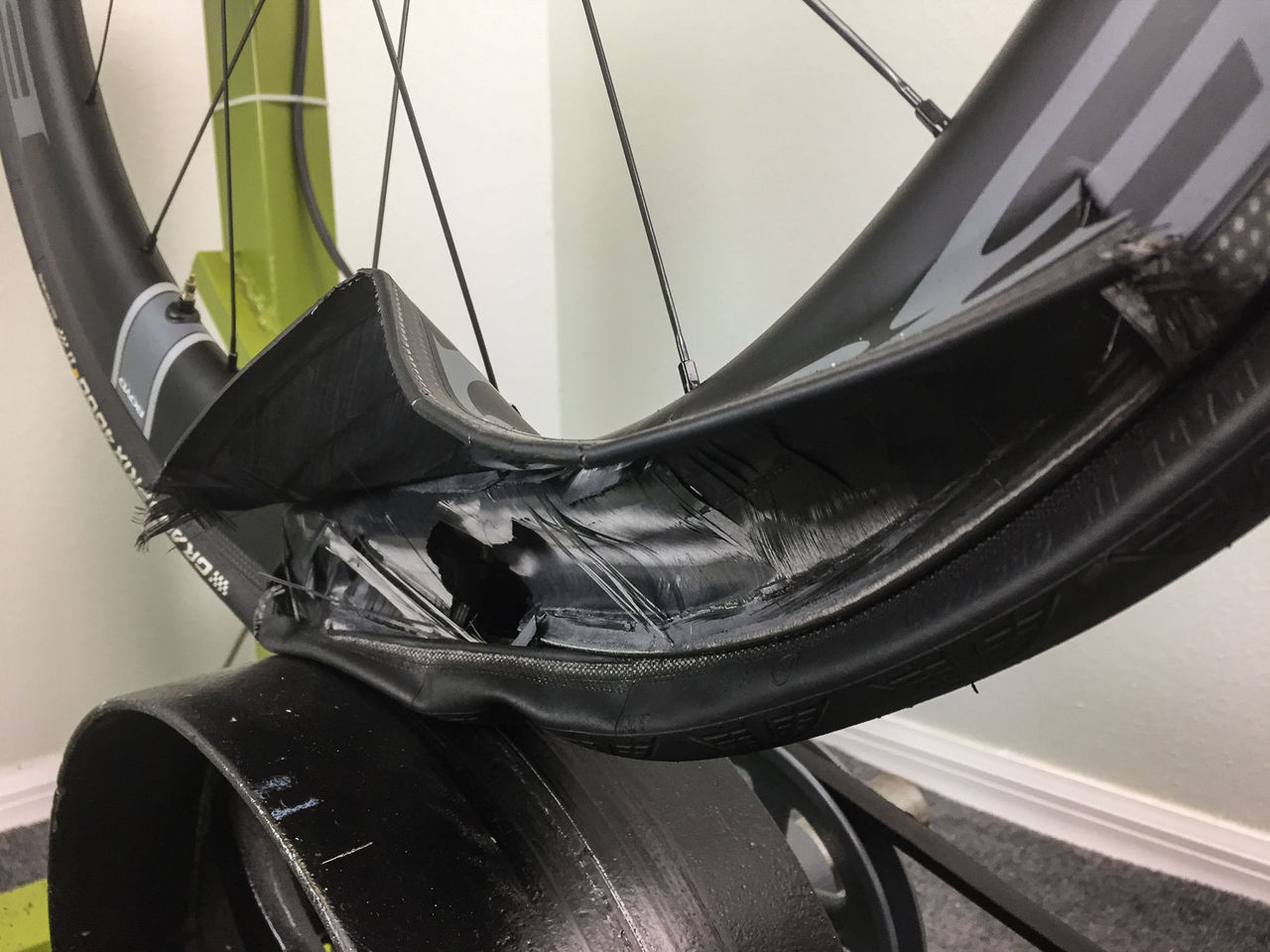 カーボンホイールの利点と欠点の話 しがないリーマンと自転車の話