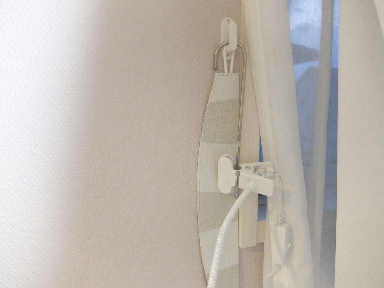 寝室改造 100均グッズ で ニトリのledクリップライトを吊るす Makelife ゆとり時間で しあわせプラス Powered By ライブドアブログ 寝室改造 100均グッズ で ニトリのledクリップライトを吊るす Makelife ゆとり時間で しあわせプラス Powered By ライブドアブログ