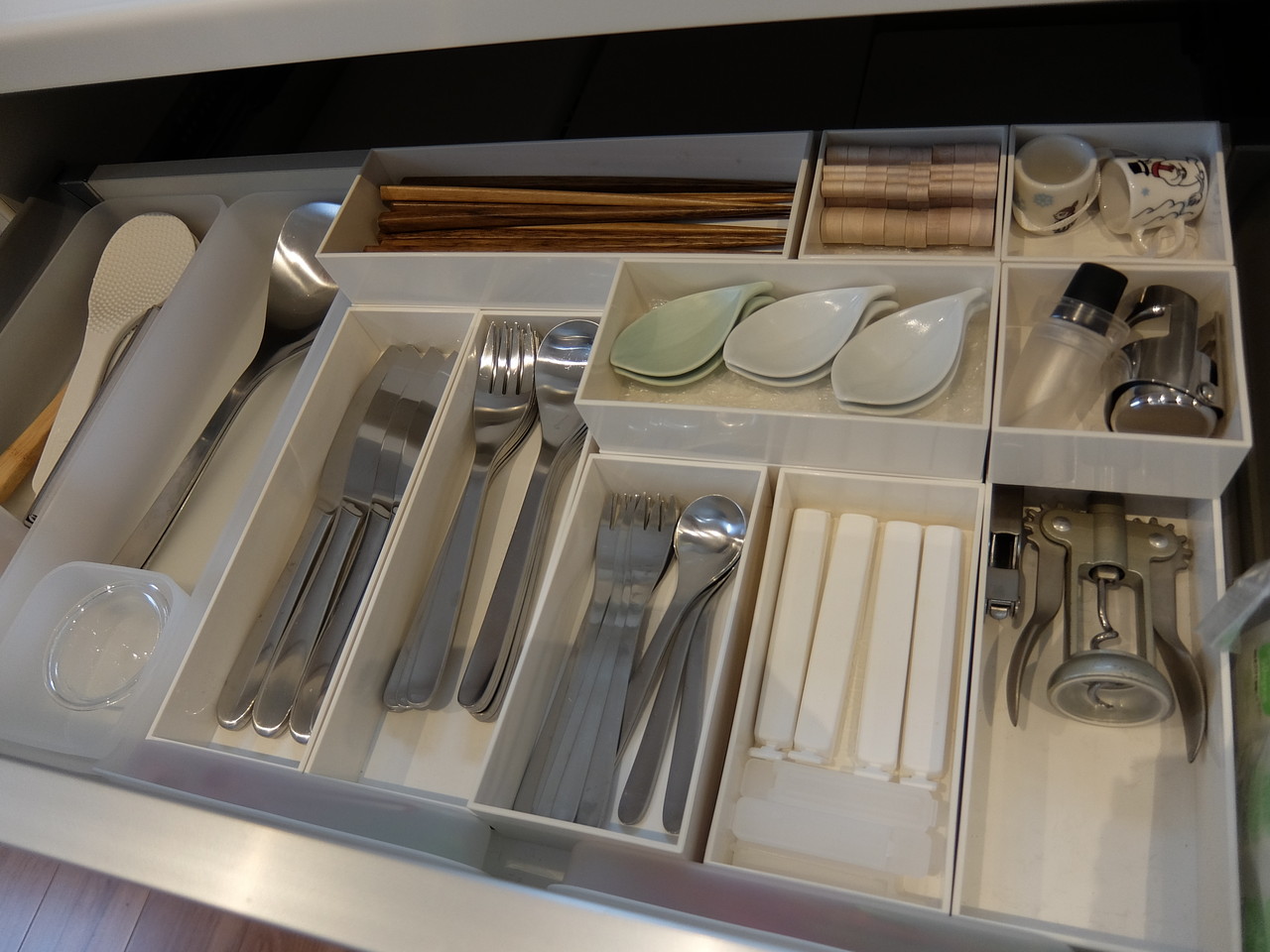 カトラリー収納 ダイソー100円 マグネット付仕切り が優秀 Makelife ゆとり時間で しあわせプラス Powered By ライブドアブログ