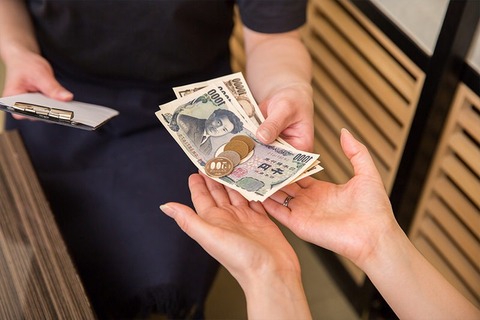 唖然 未だに 現金払い してる頭の悪い年代がこちら Wwwwwwwwwww チョコの株式投資diary