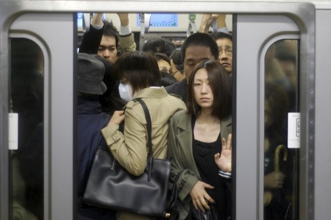 crowded-train