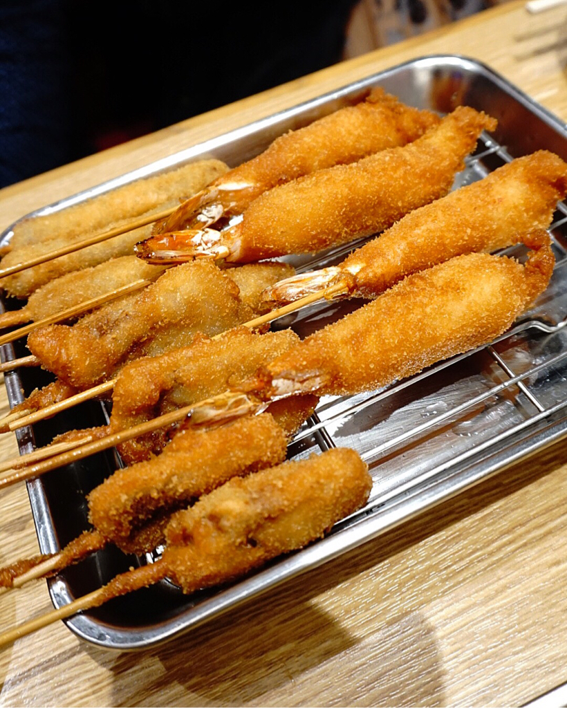 串かつだるま 新大阪駅アルデ店 初めて食べた串かつに魅了されまくる かつもソースもこんなに美味しいとは 続 モルトの食趣自由 北九州
