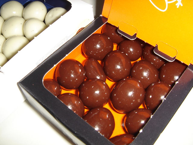 白いチョコボール 黒いチョコボール 森永 チョコライフ 白いチョコボール 黒いチョコボール 森永 チョコライフ