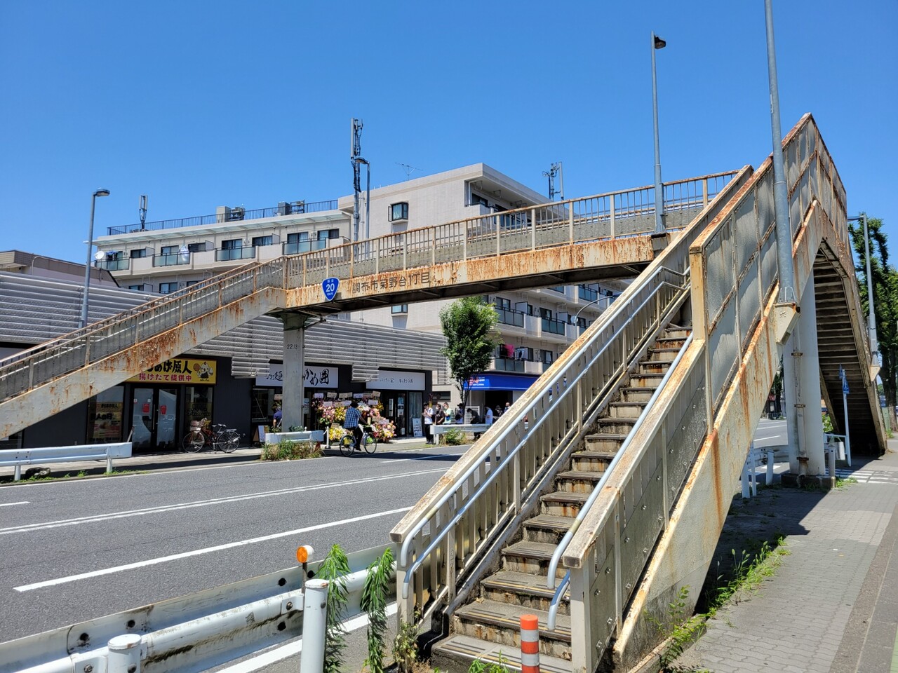 菊野台1丁目から菊野台1丁目にわたるレア歩道橋 ちょうふ通信 菊野台1丁目から菊野台1丁目にわたるレア歩道橋 ちょうふ通信