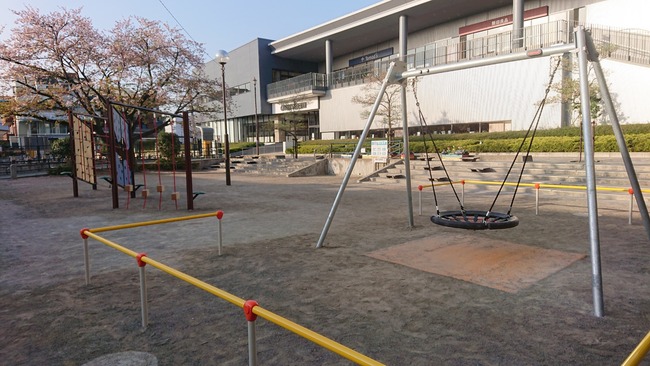仙川駅前公園の遊具が新しくなってた ちょうふ通信