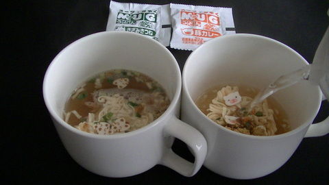 PIC_0677.JPG>日清 マグうどん きざみキツネ 豚カレー
