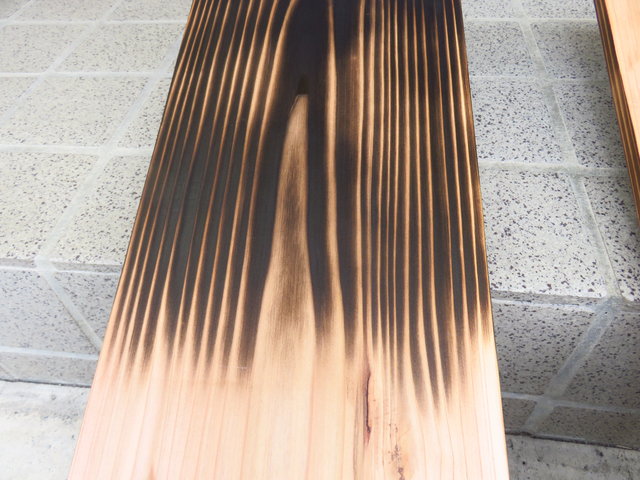 脚付きのロストルと焼き杉板でdiy 手作り感満載だがヨシとします ちょい買い雑記帳