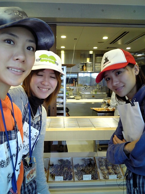 ごりやく通りをガサガサ 旧ちょっきんず舞露愚