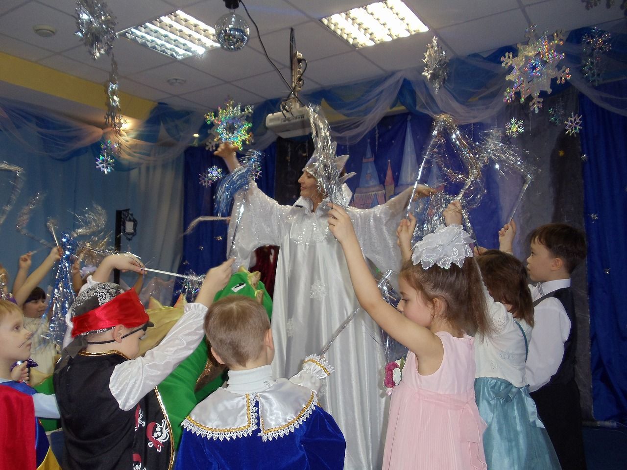 ロシア人の子供たちが大好きなお正月仮装パーティー ロシア駐在日記