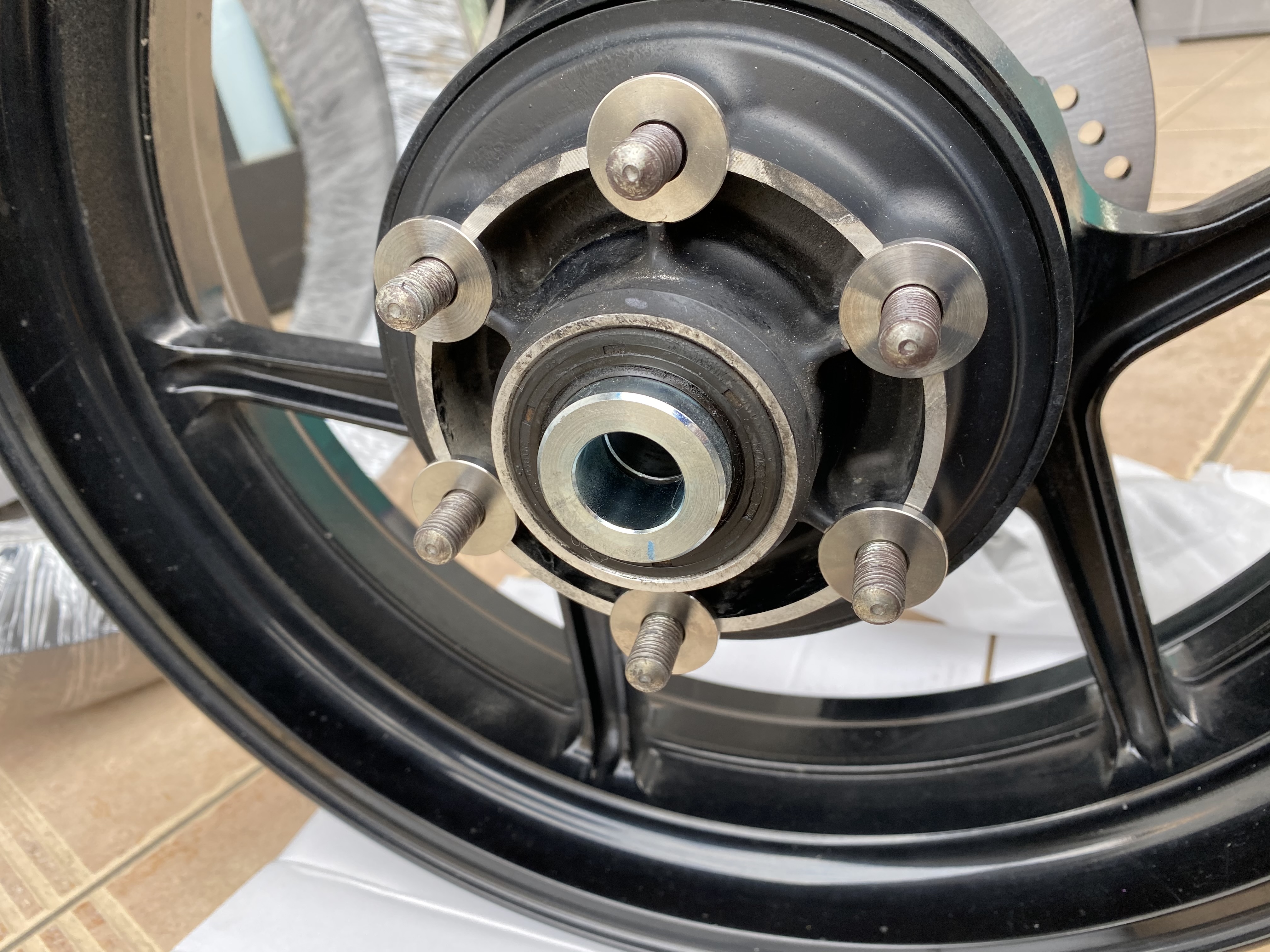 MT-07に4.5Jリアホイールをぶち込む : 二輪の記録と記憶 (現在MT-07)