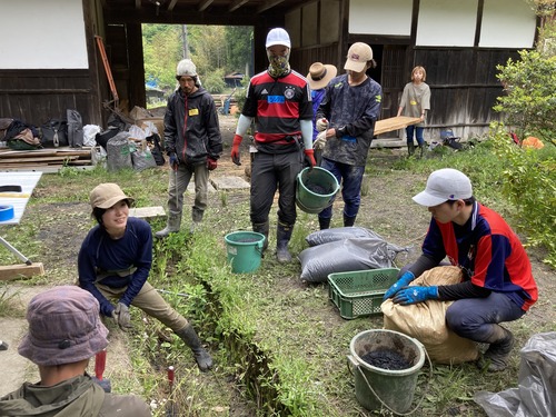 AFB063E2-67DC-401A-8884-6E3C0632CA49