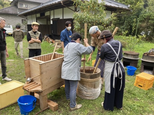 C7F35EE9-1107-46D3-9050-0A3FB82B135B