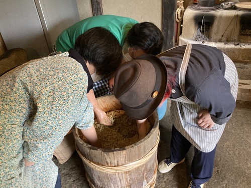 82C90884-E7DA-4F4E-8DC3-BCF145F15415