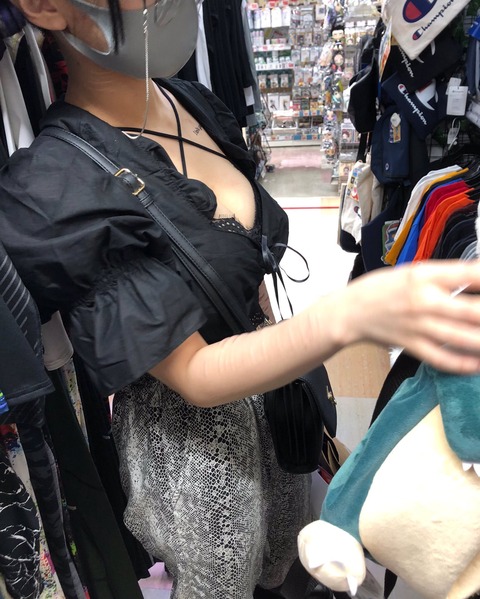 閲覧注意 画像 チー ドンキに巨乳美女いたｗｗｗ ﾊﾟｼｬｯ 超陰キャ速報