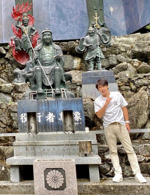 92BB0037-A0F5-4BB9-AAFF-91ED45687A2B