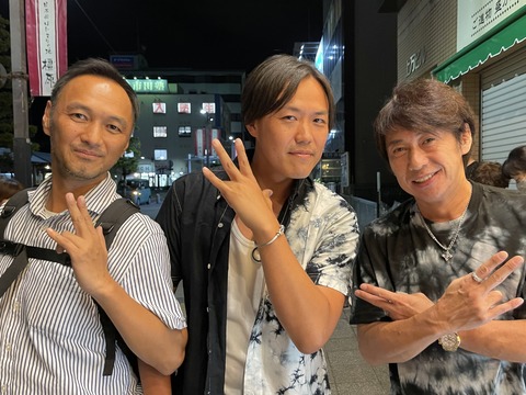 C8607E98-2E15-46DD-B9BF-C7F023FCD6F1