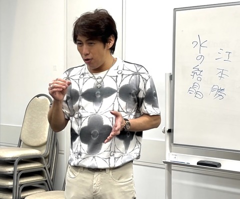 2B328000-521B-4F8A-AC4D-0C449FC66CE0