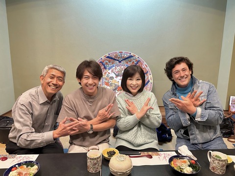 5242FC67-3991-400E-B499-6139BA9A0731