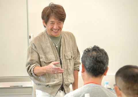 CF1C6012-5FD7-40E0-8513-282F55295F75