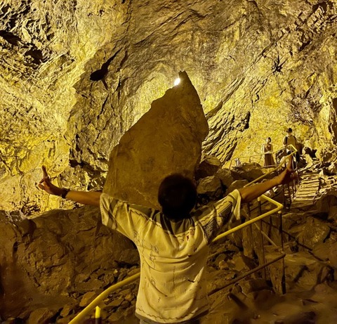 C4208D5C-97A2-47B1-85BC-8E1BA546345A