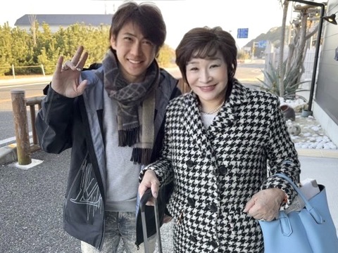 B230C35D-2FBF-40D0-ADC7-758B99993EB2