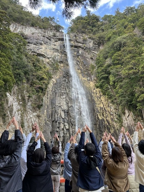 58F115C0-BB21-4B16-94B2-E5675DF4FE1A