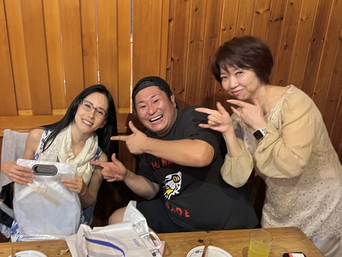 BBA2C985-351A-45FE-83EA-EA90821C6700