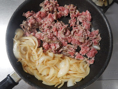 玉ねぎたっぷり牛きのこ炒め210526-P2