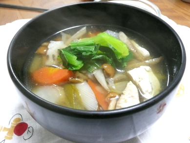 なめこと根菜の鶏汁