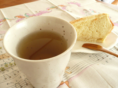 メープルシフォンとよもぎ茶