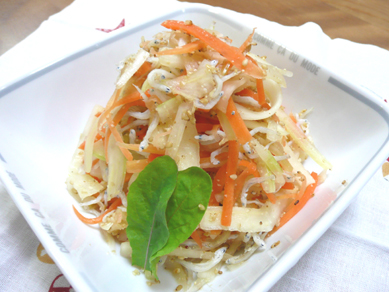 セロリとニンジンのジャコごまサラダ