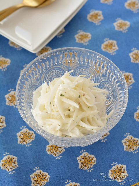 新たまねぎのシーザー風マリネ220226_macaroni2202-2