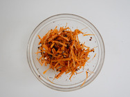 和弁当親子_大森屋181124-にんじんの梅マリネP3